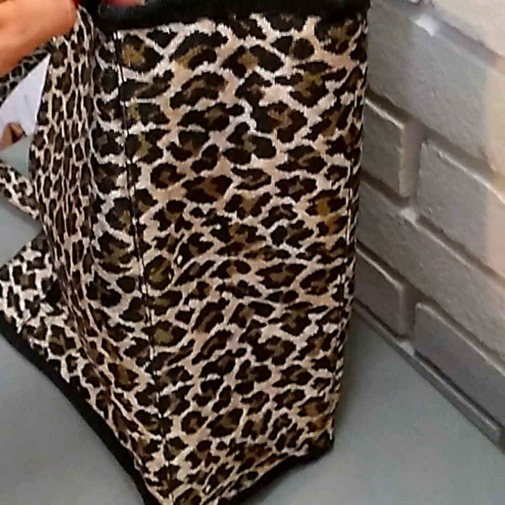 (38) Bag King Leopard Tote Bag & Change Purse. - Picture 13 of 13
